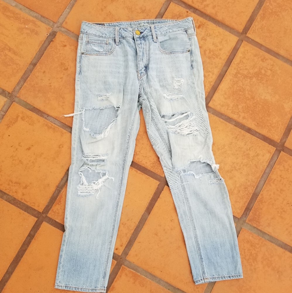 Tom Girl/ Mom Distressed Jeans
